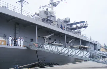 Hai tàu hải quân Mỹ ghé Đà Nẵng ảnh 1 Hai tàu hải quân Mỹ ghé Đà Nẵng ảnh 1