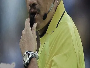 Mang dao ra sân, trọng tài bị cầu thủ đánh chết ảnh 1