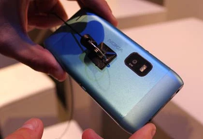 Nokia E7 chính hãng giá gần 15 triệu ảnh 9