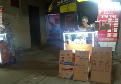 Đại lý bán SIM như chưa hề có chuyện "quản" thuê bao trả trước ảnh 1 Đại lý bán SIM như chưa hề có chuyện "quản" thuê bao trả trước ảnh 1