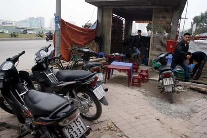 Hầm bộ hành ở thủ đô bị bỏ hoang, xâm lấn ảnh 10