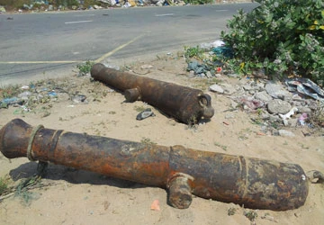 Hai khẩu thần công cổ bị bán làm phế liệu ảnh 1