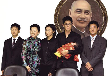 Chắt Tưởng Giới Thạch bị bắt nhầm vì nghi bán tài mà ảnh 1