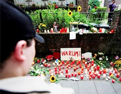 Thị trưởng Đức không từ chức sau vụ giẫm đạp ảnh 1