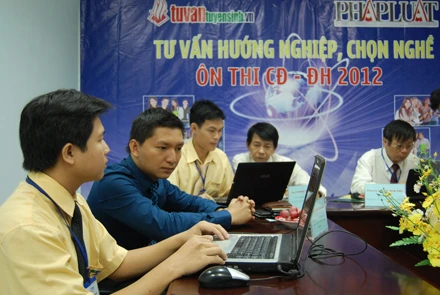 Trực tuyến về chọn thi vào đại học, cao đẳng 2012: Trường nào hấp dẫn nhất? ảnh 1