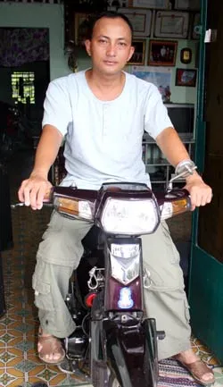 Nguyễn Văn Minh Tiến và con "chiến mã". Ảnh: An Nhơn.