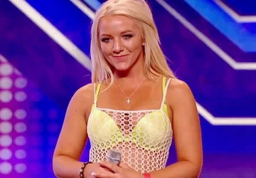 Thí sinh khoe nội y phản cảm ở X Factor Anh ảnh 1