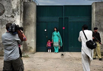 Du khách đổ xô đến nơi trú ẩn của Bin Laden ảnh 1