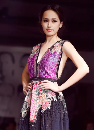 Mai Phương Thúy tung váy trên sàn catwalk ảnh 5 Mai Phương Thúy tung váy trên sàn catwalk ảnh 5