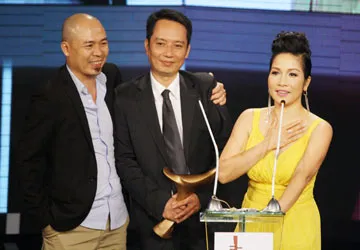 Giải Thưởng âm Nhạc Cống Hiến 2011: Nhạc sĩ Anh Quân thắng đúp ảnh 1 Giải Thưởng âm Nhạc Cống Hiến 2011: Nhạc sĩ Anh Quân thắng đúp ảnh 1