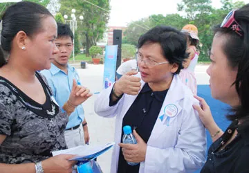 Vui tết, bùng phát bệnh đường hô hấp ảnh 1