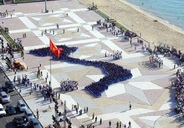 Xếp hình bản đồ Việt Nam đoàn kết bảo vệ môi trường ảnh 1