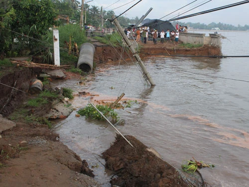 Sạt lở bờ kè sông Cần Thơ, hàng ngàn hộ dân xôn xao ảnh 1