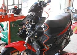 Chấp nhận rã máy, có thể phải thay phụ tùng tiền triệu. Ảnh: T.Hoà Chấp nhận rã máy, có thể phải thay phụ tùng tiền triệu. Ảnh: T.Hoà