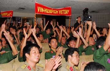 Đội Vin Hempich sôi động cùng À Ra Thế. Ảnh: HTD