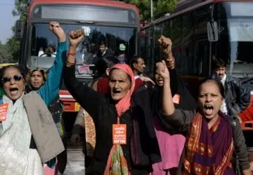 Ấn Độ sục sôi vì vụ hiếp dâm nữ sinh ngay trên xe buýt ảnh 1 Ấn Độ sục sôi vì vụ hiếp dâm nữ sinh ngay trên xe buýt ảnh 1