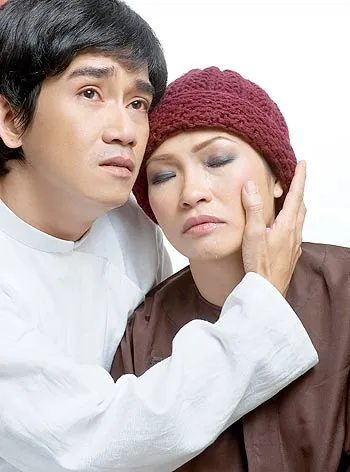 Ca sĩ Minh Thuận (trái) trong vai Điệp và ca sĩ Phương Thanh trong vai Lan. Ảnh: Quốc Huy.