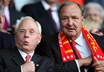 Các ông chủ người Mỹ đang bị CĐV phản đối ảnh 1