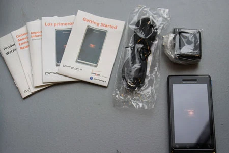 Đập hộp điện thoại Motorola Droid 2 mới “ra lò” ảnh 7 Đập hộp điện thoại Motorola Droid 2 mới “ra lò” ảnh 7