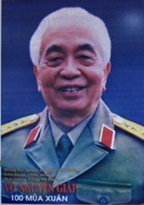 Trao tặng bức ảnh chân dung tướng Giáp khổ lớn ảnh 1