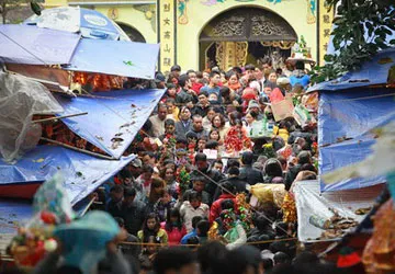 Lễ hội Đền Trần (Thái Bình): Vật phẩm tâm linh phát giống như túi lương ảnh 3