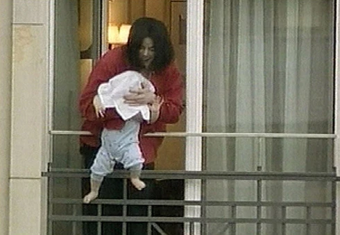 Rowe giao quyền chăm sóc con cho Jackson. Anh còn có đứa con thứ ba với một phụ nữ vô danh. Tháng 11/2002, Michael Jackson bị lên án mạnh mẽ khi một tấm ảnh giữa hai cha con bị tung lên báo chí. Trong ảnh, Jackson đang chơi trò mạo hiểm với con trai bằng cách trùm đầu đứa trẻ, dọa thả xuống từ một cửa sổ khách sạn ở Berlin, Đức.