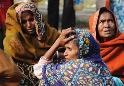 Các góa phụ Ấn khốn quẫn vì rượu độc ảnh 1 Các góa phụ Ấn khốn quẫn vì rượu độc ảnh 1