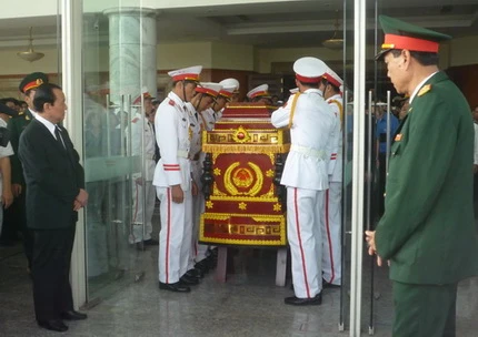 Tiễn giáo sư Trần Văn Giàu về đất mẹ ảnh 1