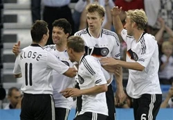 BĐN - Đức 2-3: "Xe tăng" gầm thét ở Basel ảnh 1