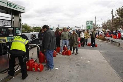 Ảnh sốc dân New York lục thùng rác tìm đồ ăn ảnh 6