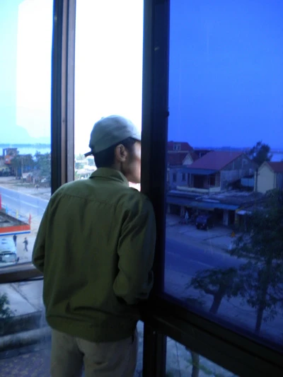 Tường thuật trực tiếp: Trục vớt chiếc xe khách bị lũ cuốn trôi - Phần 2 ảnh 7 Tường thuật trực tiếp: Trục vớt chiếc xe khách bị lũ cuốn trôi - Phần 2 ảnh 7