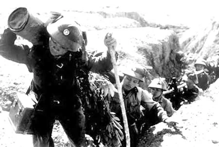 Một trong những hình ảnh từ phim tư liệu về Đường mòn Hồ Chí Minh.