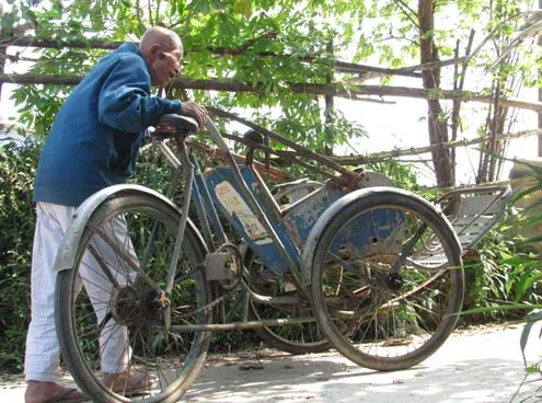 Cụ ông gần 100 tuổi đạp xích lô ảnh 11