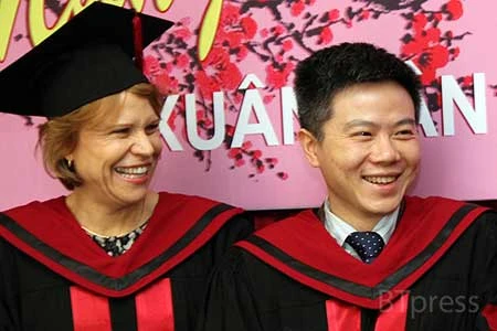 GS Ngô Bảo Châu nhận bằng Tiến sĩ danh dự của ĐHQGHN ảnh 1