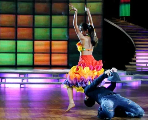 Bước nhảy tốc váy của Thủy Tiên ảnh 3 Bước nhảy tốc váy của Thủy Tiên ảnh 3