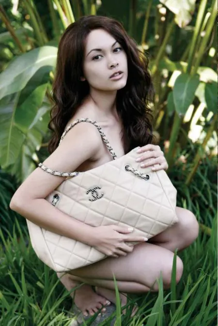 HH người Việt Alex Trần bán khỏa thân trên tạp chí ảnh 2 HH người Việt Alex Trần bán khỏa thân trên tạp chí ảnh 2