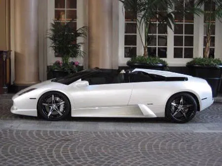 Nữ ca sĩ nổi tiếng Janet Jackson và Lamborghini Murcielago Nữ ca sĩ nổi tiếng Janet Jackson và Lamborghini Murcielago