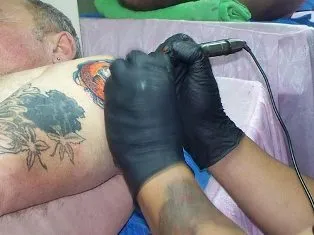 Mực xăm rất độc ảnh 1