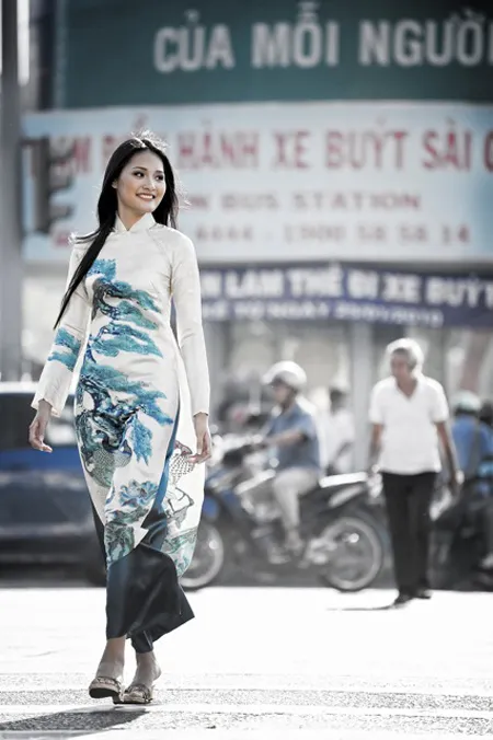 Hương Giang thành tâm điểm trên phố ảnh 1 Hương Giang thành tâm điểm trên phố ảnh 1