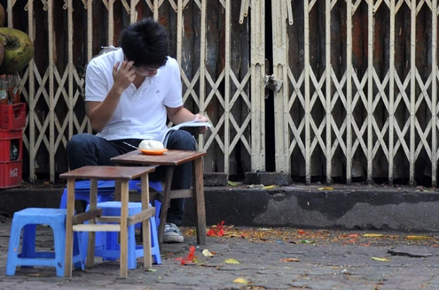 Sĩ tử trong môn thi tốt nghiệp đầu tiên ảnh 2