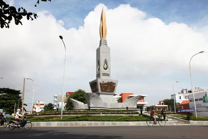 Vũng Tàu: Khánh thành tượng đài dầu khí ảnh 1