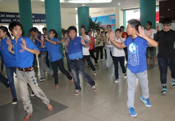 Dân vũ - “món ăn chơi” thời thượng ảnh 1