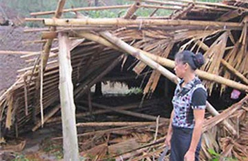 Hà Tĩnh: Lũ cuốn trôi 1 ô tô chở khách ảnh 1