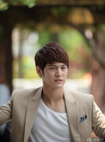 Kim Bum: "Dương Mịch rất nổi tiếng ở Hàn Quốc" ảnh 1