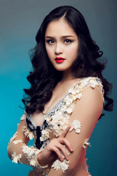 Hoàng Anh đầy mê hoặc trước ống kính ảnh 1