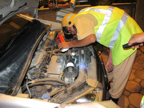 ‘Kho hàng nóng’ trên xe vị giám đốc ảnh 1