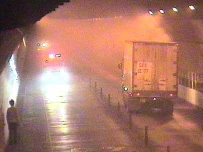 Hình ảnh xe 54S 0577 cháy được hệ thống camera đường hầm ghi lại vào hồi 21g1 - Ảnh: Cao Bá Giang