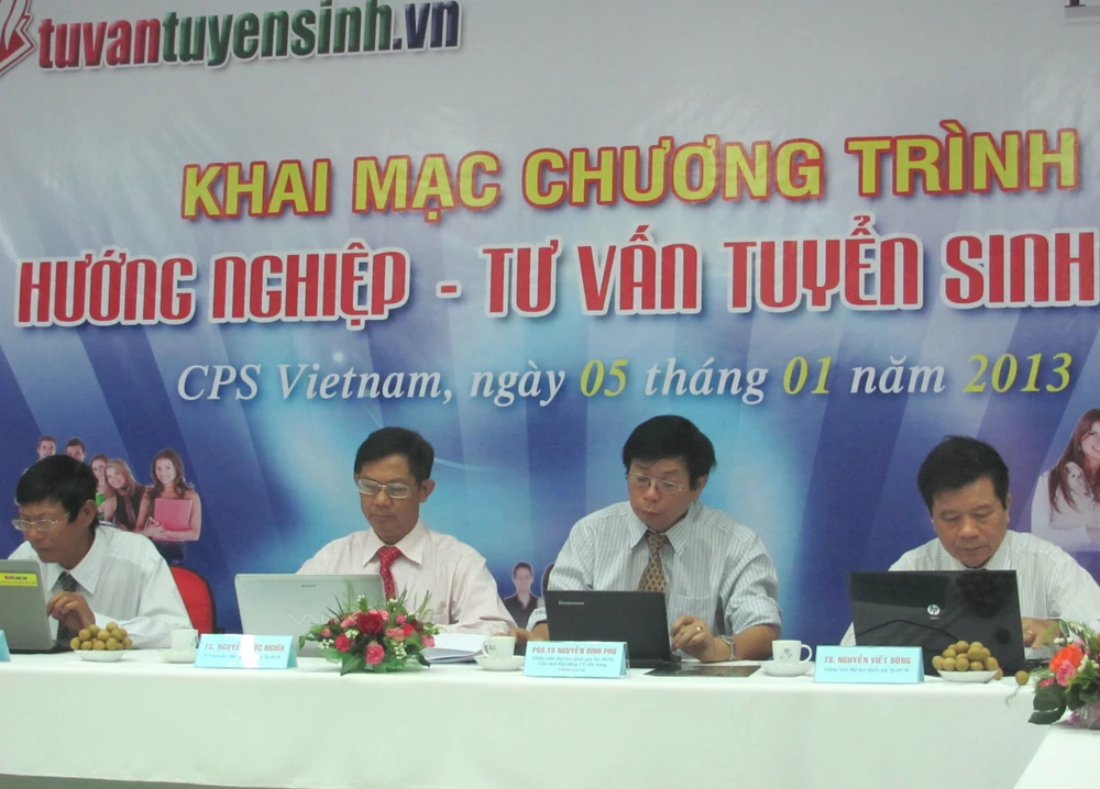 Khai mạc chương trình hướng nghiệp, tư vấn tuyển sinh CĐ - ĐH 2013 ảnh 7