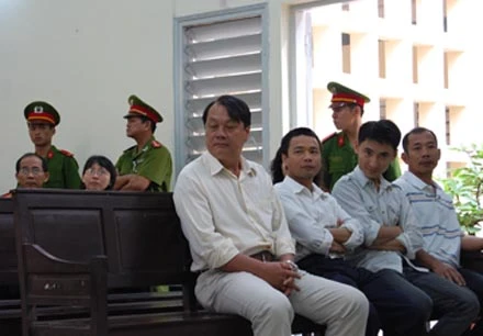 Trực tiếp phiên xử vụ án nhà báo Hoàng Hùng- phần 1: Bà Liễu bị chồng đánh trước khi đốt chồng? ảnh 3