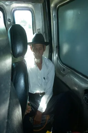 Xe khách “nhốt” cụ già sau chỗ đựng hành lý ảnh 1